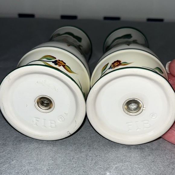 Salt and pepper shakers with magnolia by FIB - Picture 4 of 4